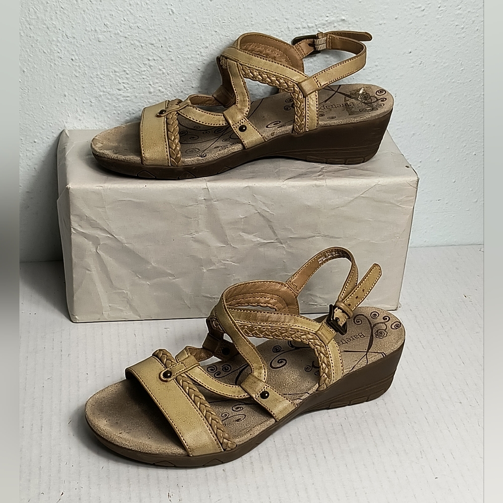BareTrap Hasel 7.5M Tan Low Wedges Slingback Open Toe Sandals Casual